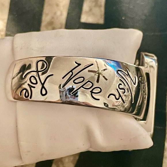 Ladies Quartz Watch - Picture 3 of 5